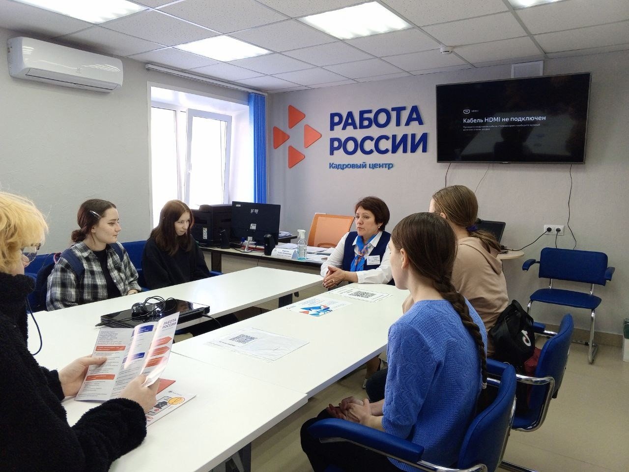 Более 800 соискателей до 35 лет трудоустроил Кадровый центр «Работа России» Удмуртии с начала года