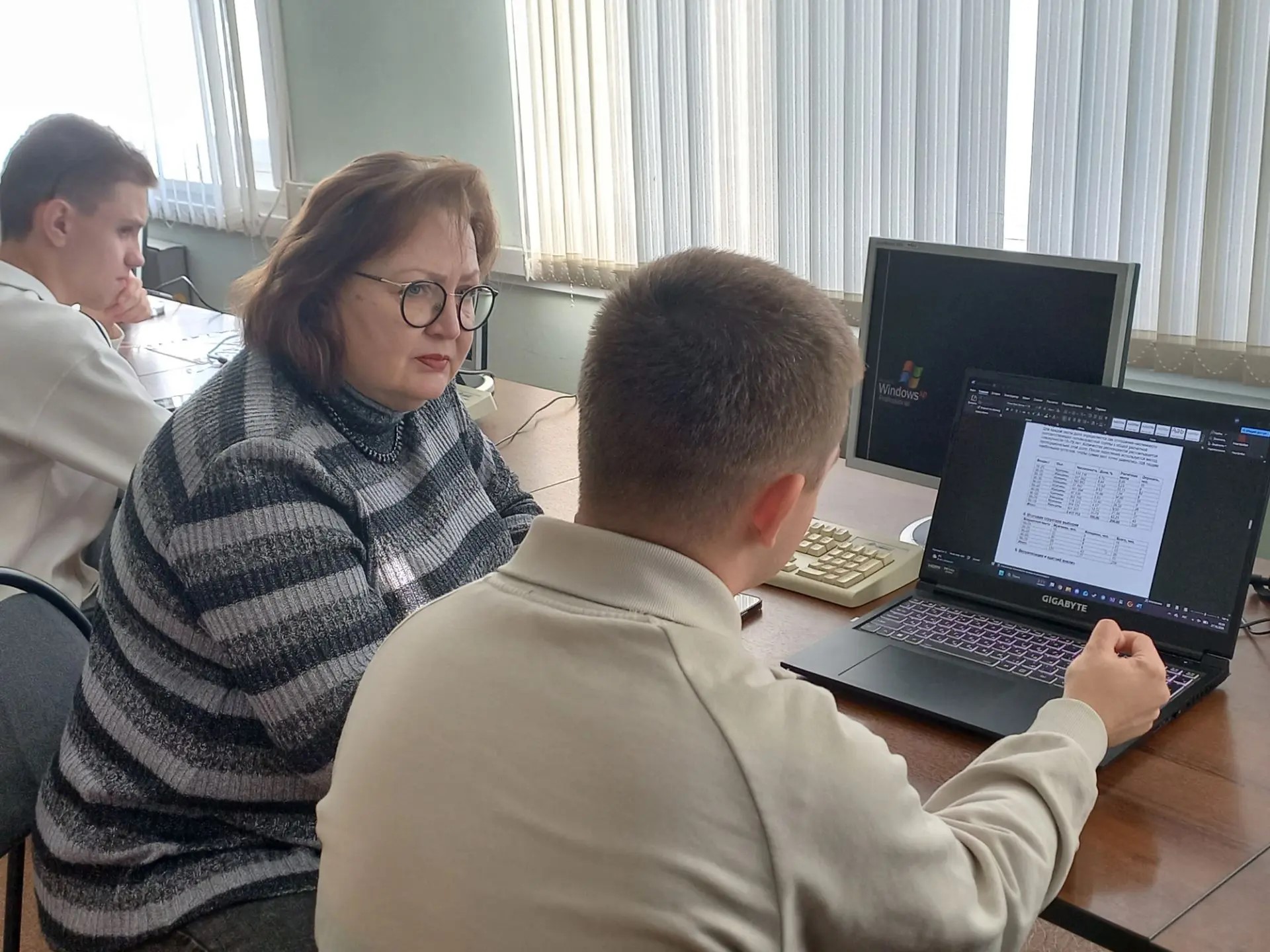 Звонок для учителя, нейросеть — для всех