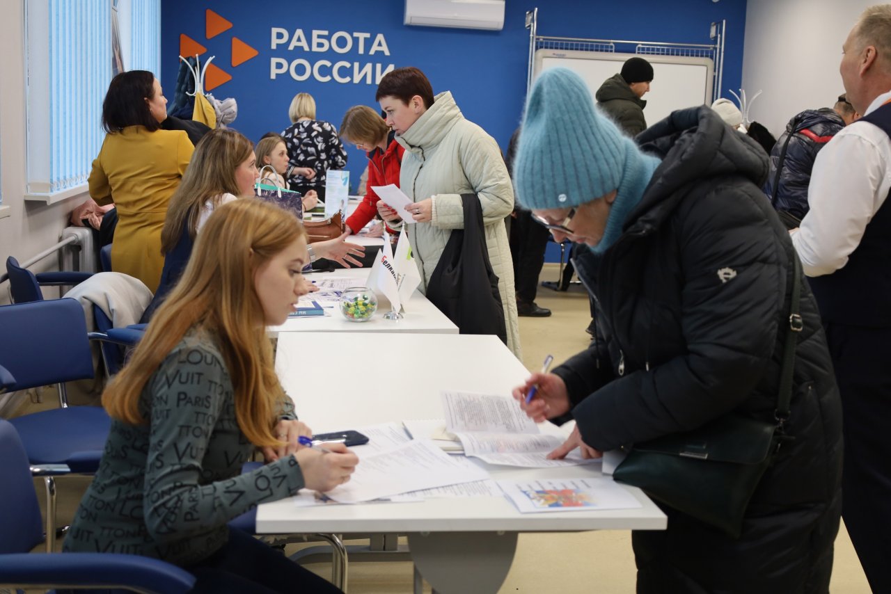 Более пяти тысяч человек трудоустроил кадровый центр «Работа России» Удмуртии за 10 месяцев
