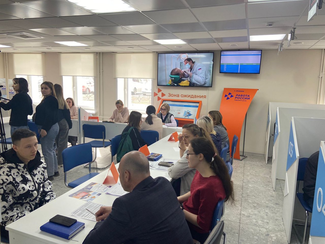 В Красноярском крае уже 1,3 тыс. участников Всероссийской ярмарки трудоустройства нашли работу