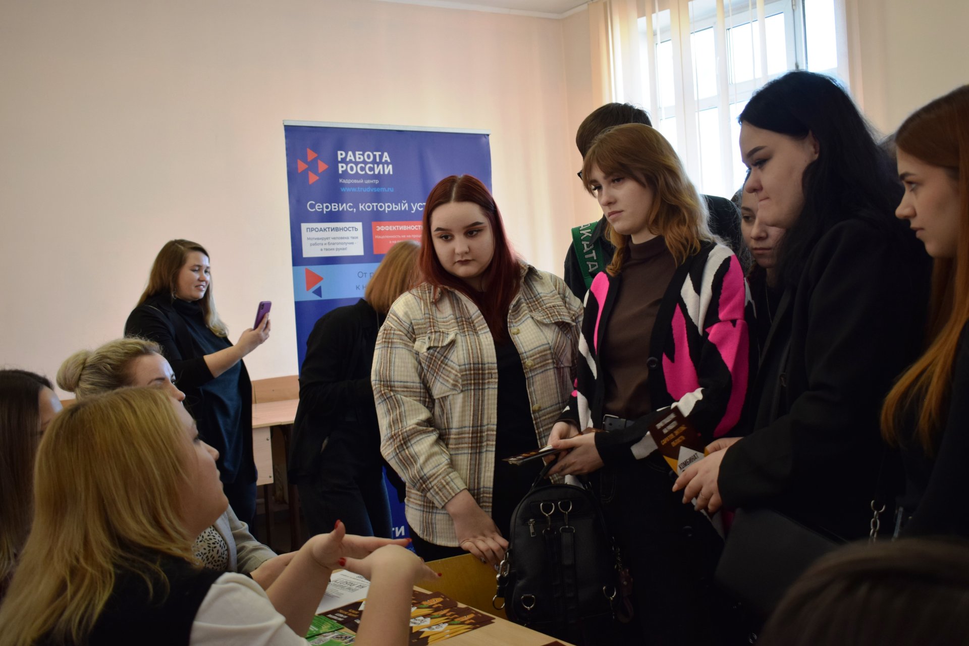 В этом году служба занятости Саратовской области устроит на работу порядка 11 тыс. подростков