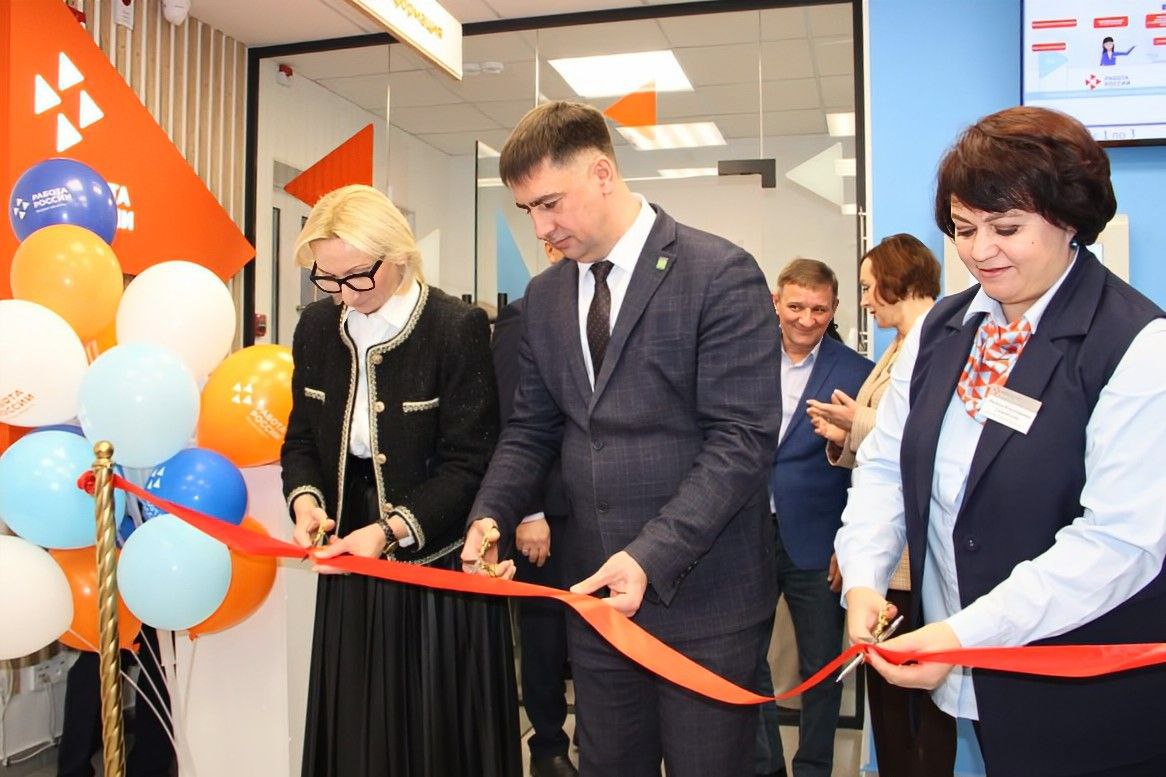 16-й современный Кадровый центр «Работа России» открылся в Кормиловском районе Омской области
