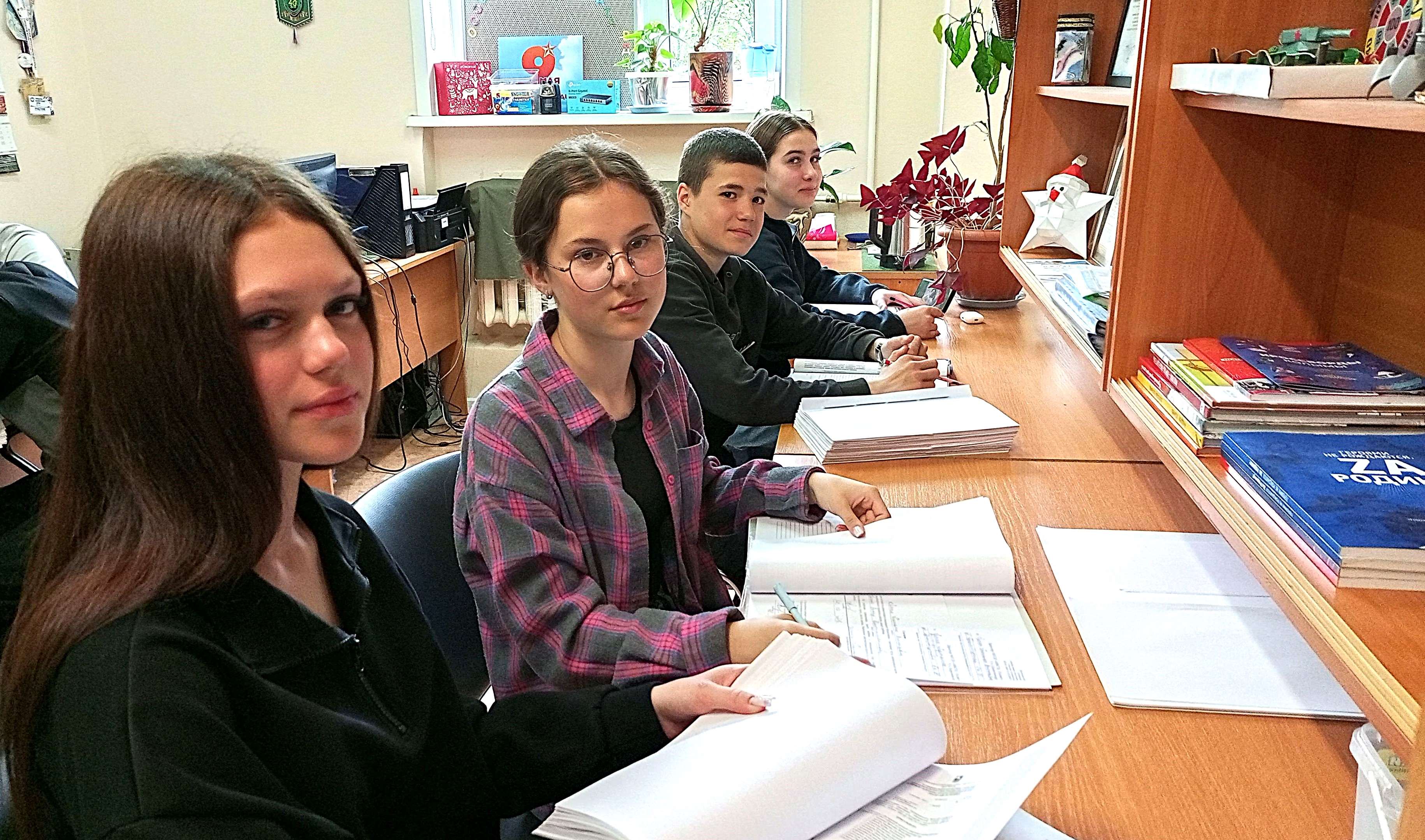 Более 750 колымских школьников трудоустроил Кадровый центр Магаданской области на время каникул
