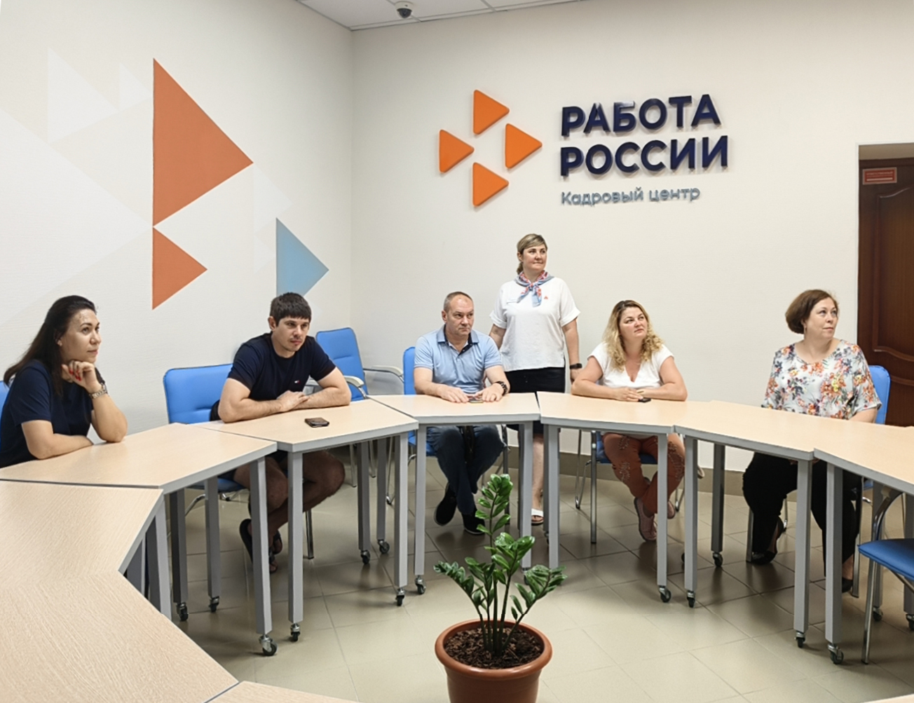 Более семи тысяч новосибирцев с начала года трудоустроились благодаря Кадровому центру