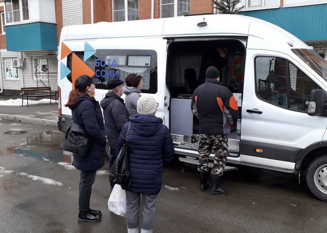Более 7,3 тыс. жителей Кубани с начала года воспользовались услугами мобильных офисов Кадрового центра