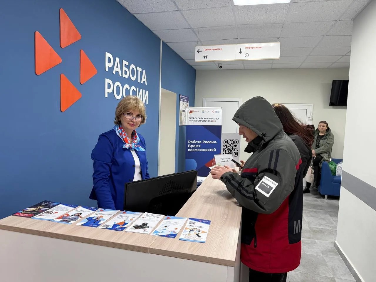 Более 21 тыс. жителей Иркутской области нашли работу в 2025 году с помощью Кадрового центра