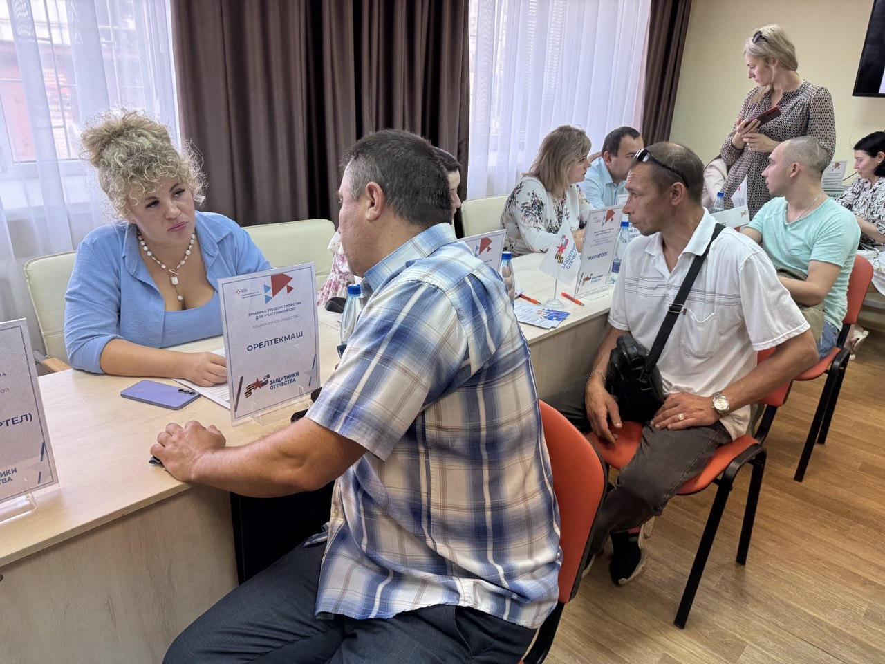 В Орле более 20 соискателей получили предложения о работе на первой ярмарке вакансий для ветеранов СВО