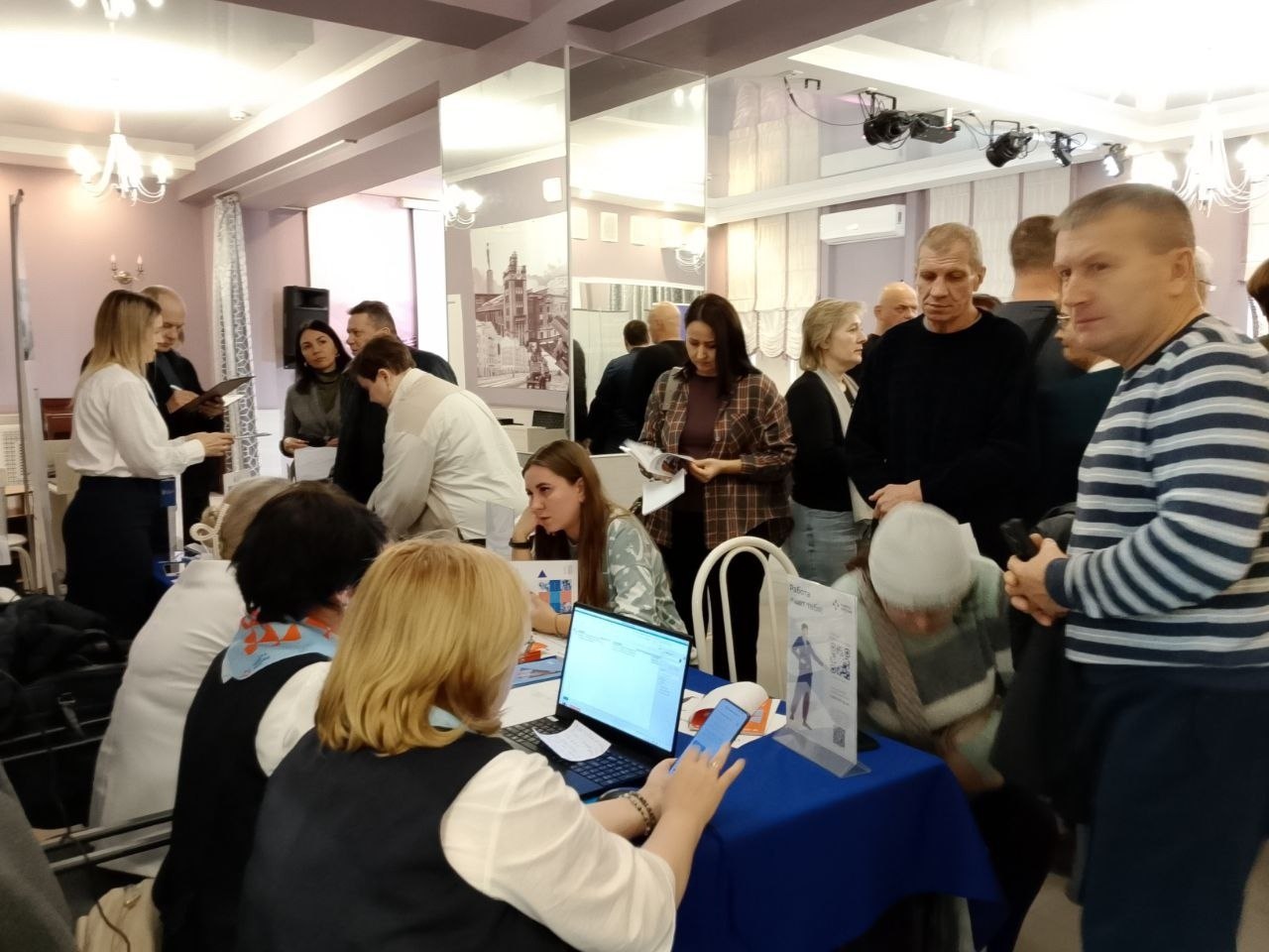 147 участников СВО получили предложения от работодателей на специализированной ярмарке вакансий в Самаре