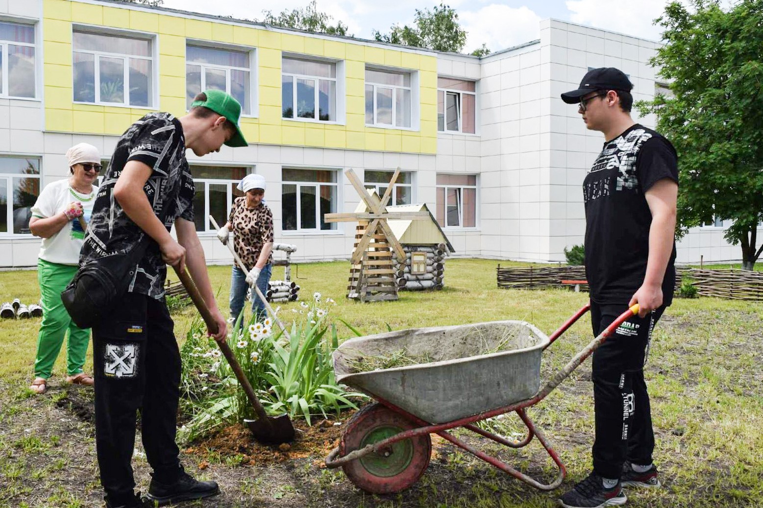 Более 23 тысяч подростков приняли участие во временных работах на лето в Белгородской области