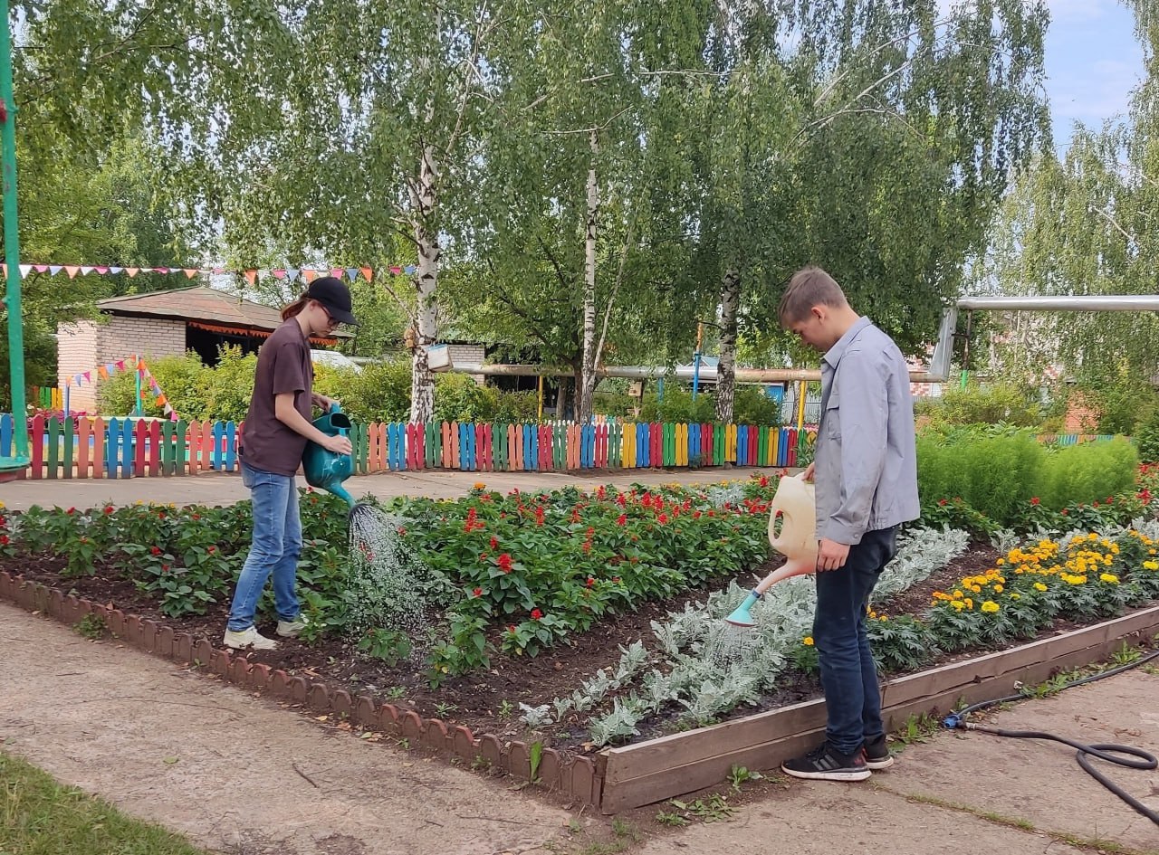 Около 1,2 тыс. подростков трудоустроились в июне с помощью Кадровых центров Удмуртии