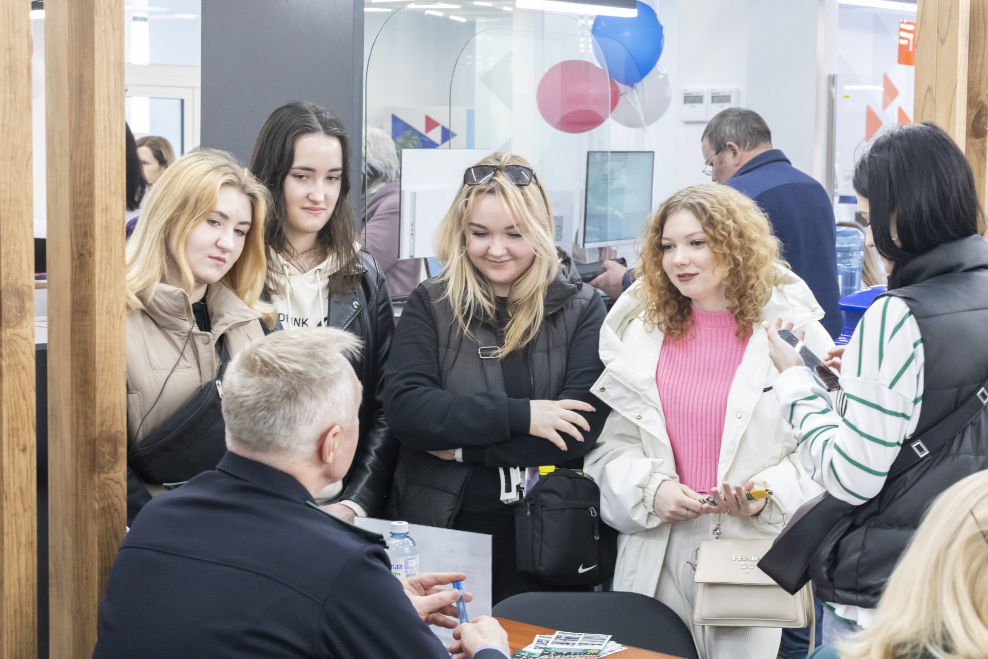 Более 400 жителей Псковской области получили предложения от работодателей на Всероссийской ярмарке трудоустройства