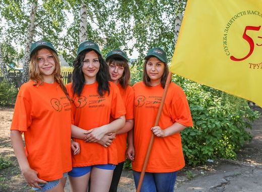 Летом в Алтайском крае при содействии службы занятости трудоустроят около 10 тыс. подростков