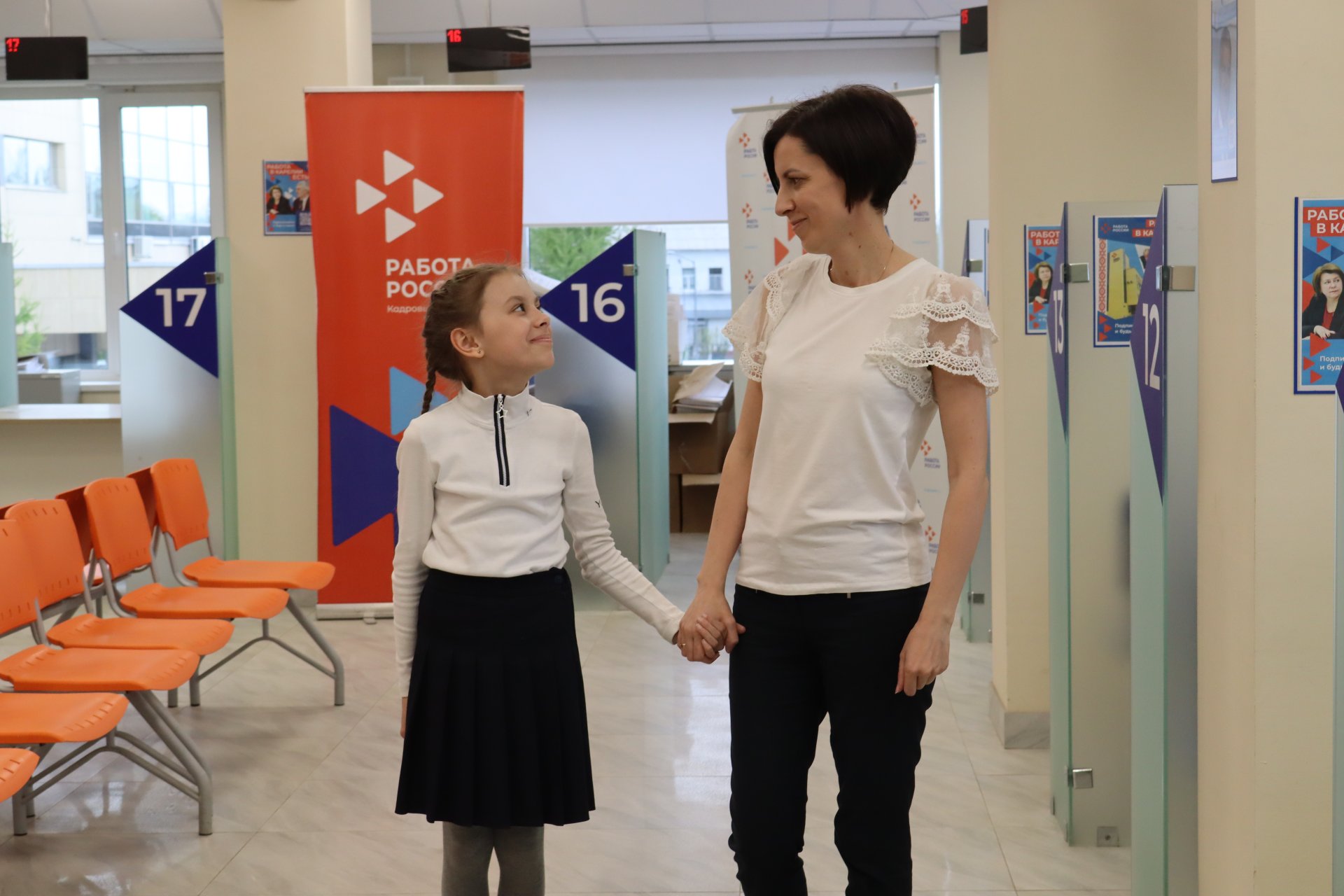 Более 380 родителей несовершеннолетних детей с начала года нашли работу благодаря Кадровому центру Карелии