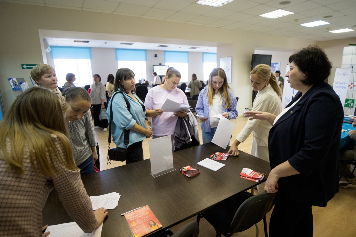 50% мам детей до трёх лет успешно прошли собеседования на первой профильной ярмарке вакансий в Тюмени