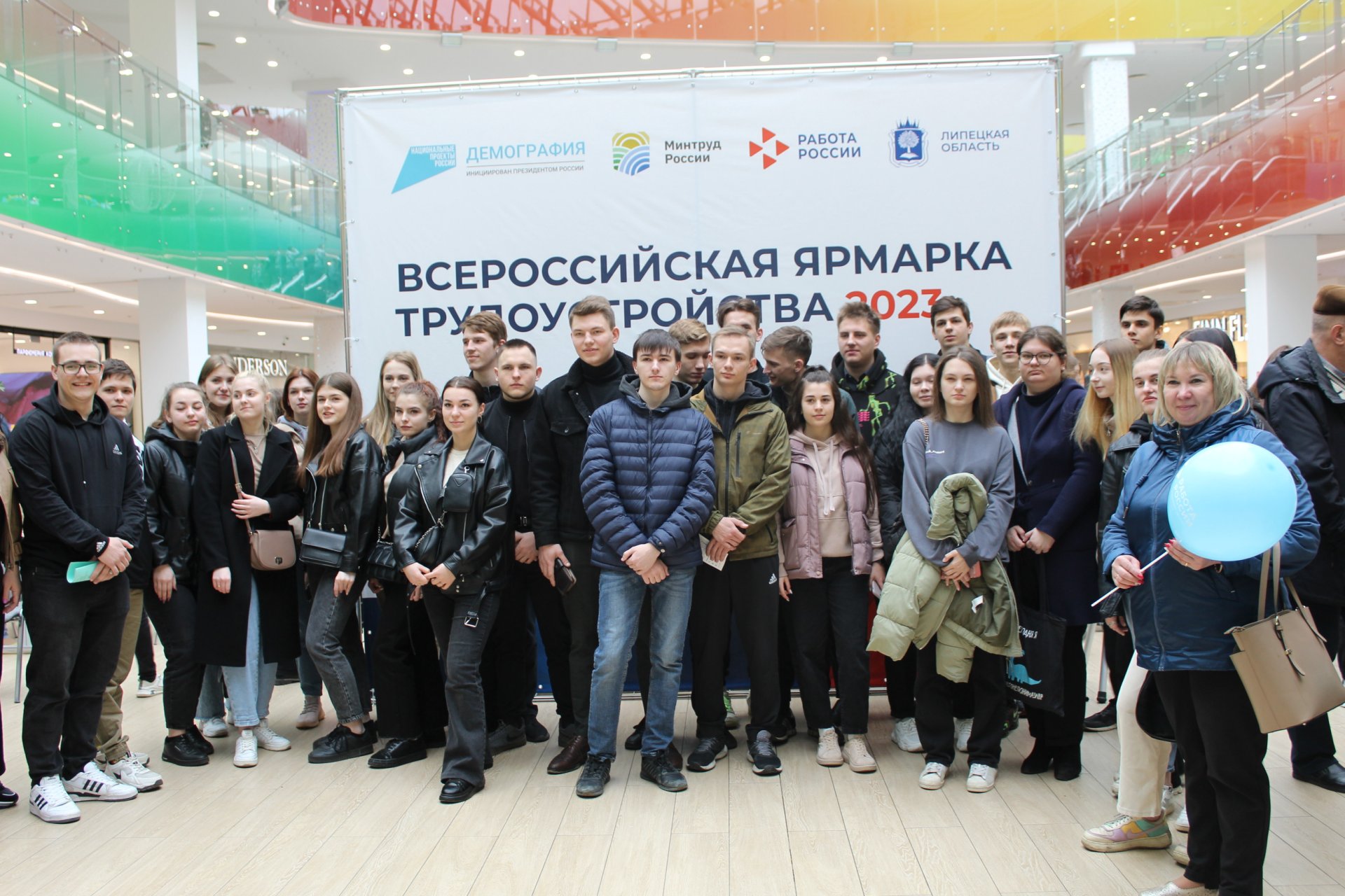 Ярмарка трудоустройства в ЦФО: экскурсии на предприятия, новые соглашения о сотрудничестве и тысячи вакансий