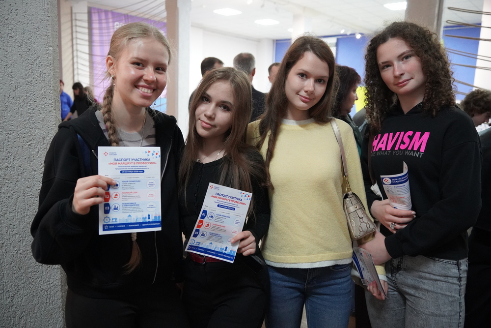 Более 2,5 тыс. человек пришли на ярмарку трудоустройства молодежи Кадрового центра Ивановской области