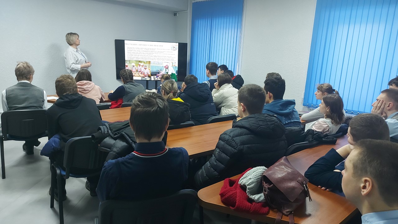 Профориентационный день для школьников с ОВЗ прошёл в ЦЗН Калининградской области