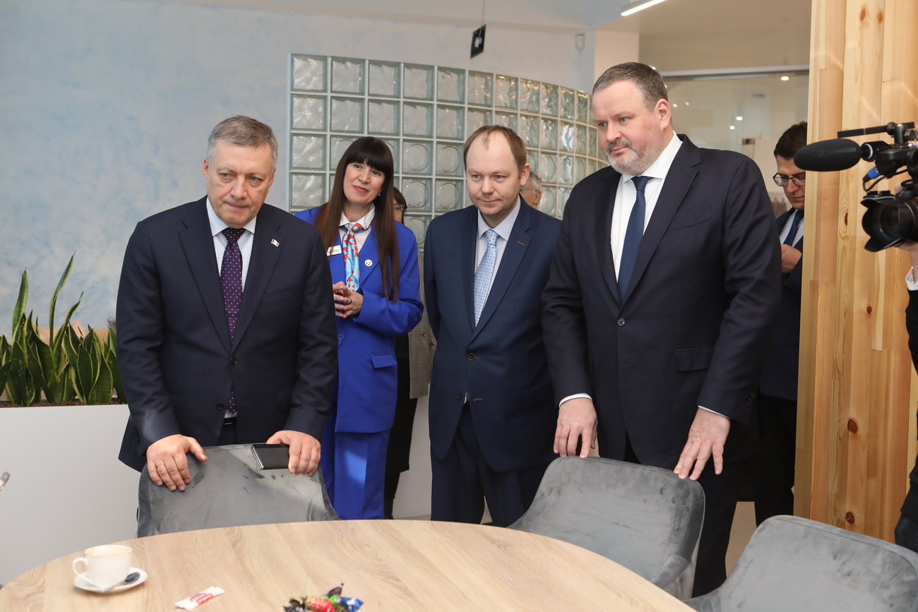 Антон Котяков оценил итоги комплексной модернизации службы занятости в Иркутске