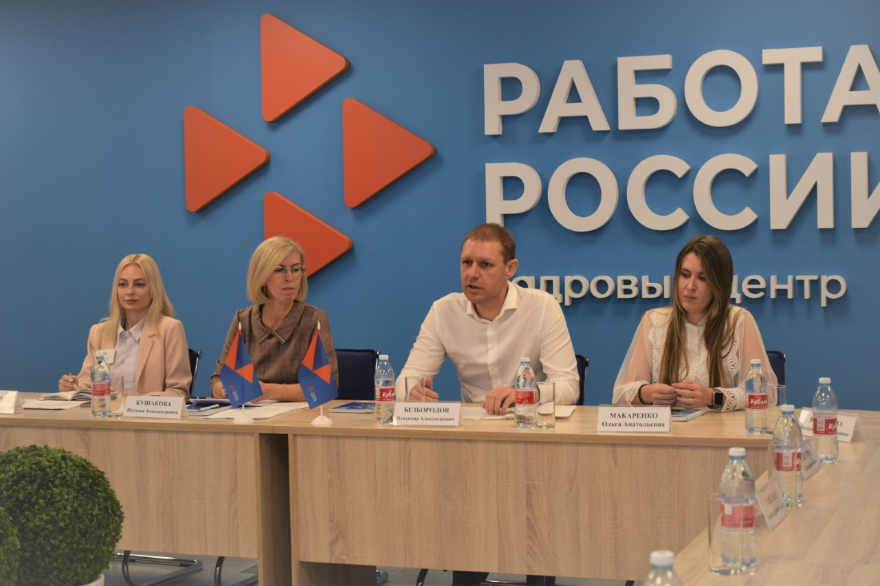 Более 900 жителей Краснодара выбрали вакансии и обучающие программы на портале «Работа России»