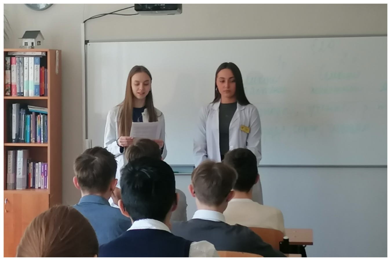 Служба занятости и волонтёры-медики провели в Красноярском крае занятия по профориентации в медицину