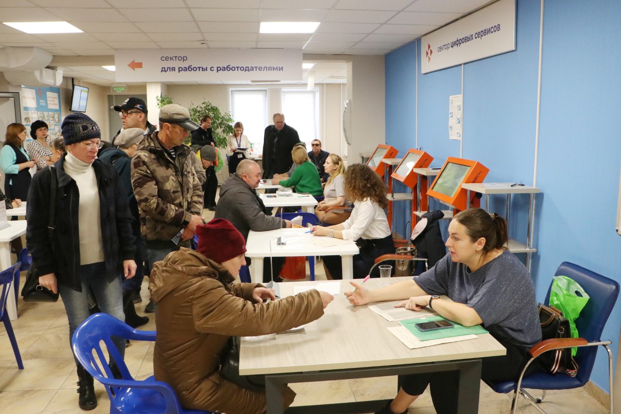 При содействии кадрового центра Кемерово 58 безработных граждан трудоустроены в учреждение 