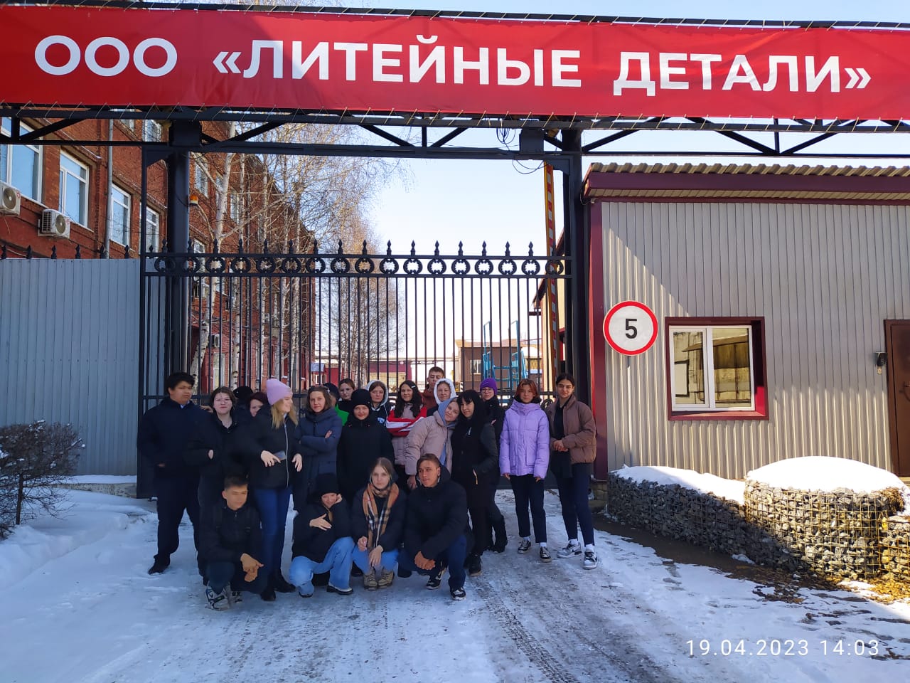 Модельщицы и заливщики: школьников Алтайского края познакомили с профессиями на литейном производстве