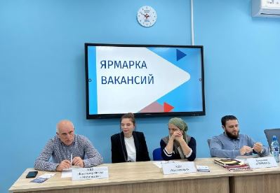 На ярмарке вакансий в Махачкале соискателям представили более 50 предложений работы