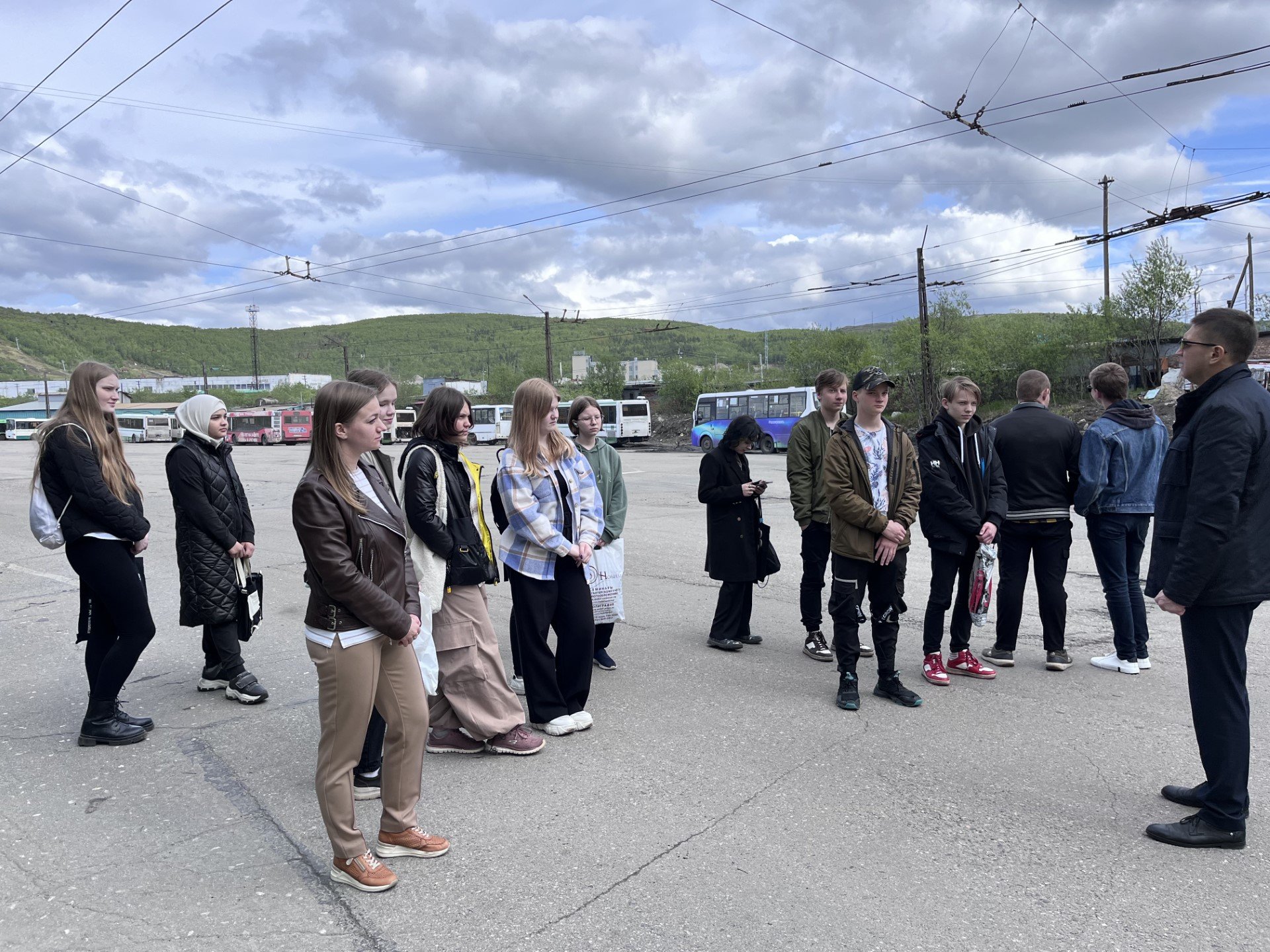 Служба занятости Мурманской области помогает школьникам выбрать будущую профессию