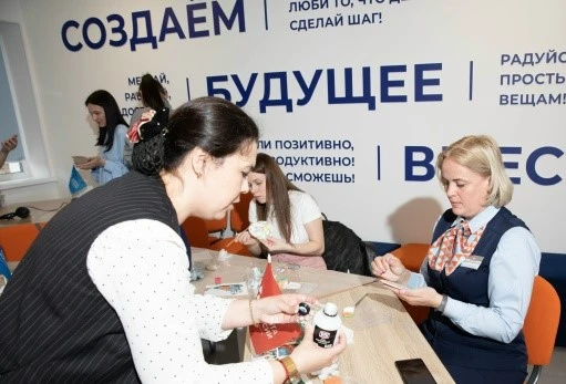 Более 200 мам с несовершеннолетними детьми трудоустроил с начала года Кадровый центр Омской области