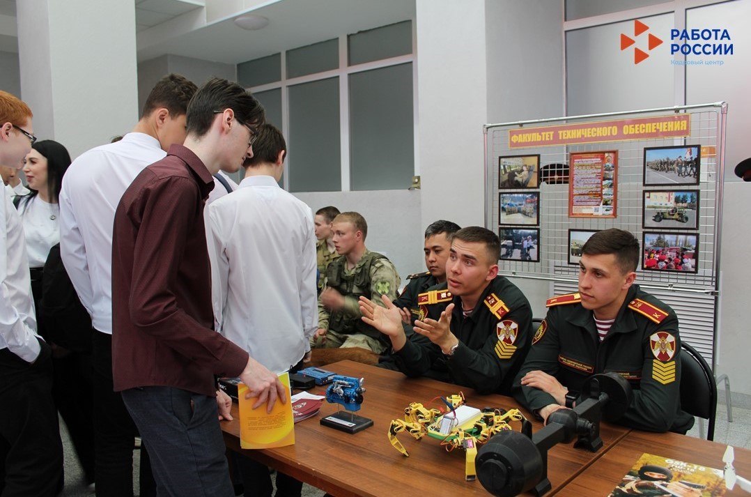 Более 1,6 тыс. школьников Перми приняли участие в выставке «Образование. Карьера. Успех»