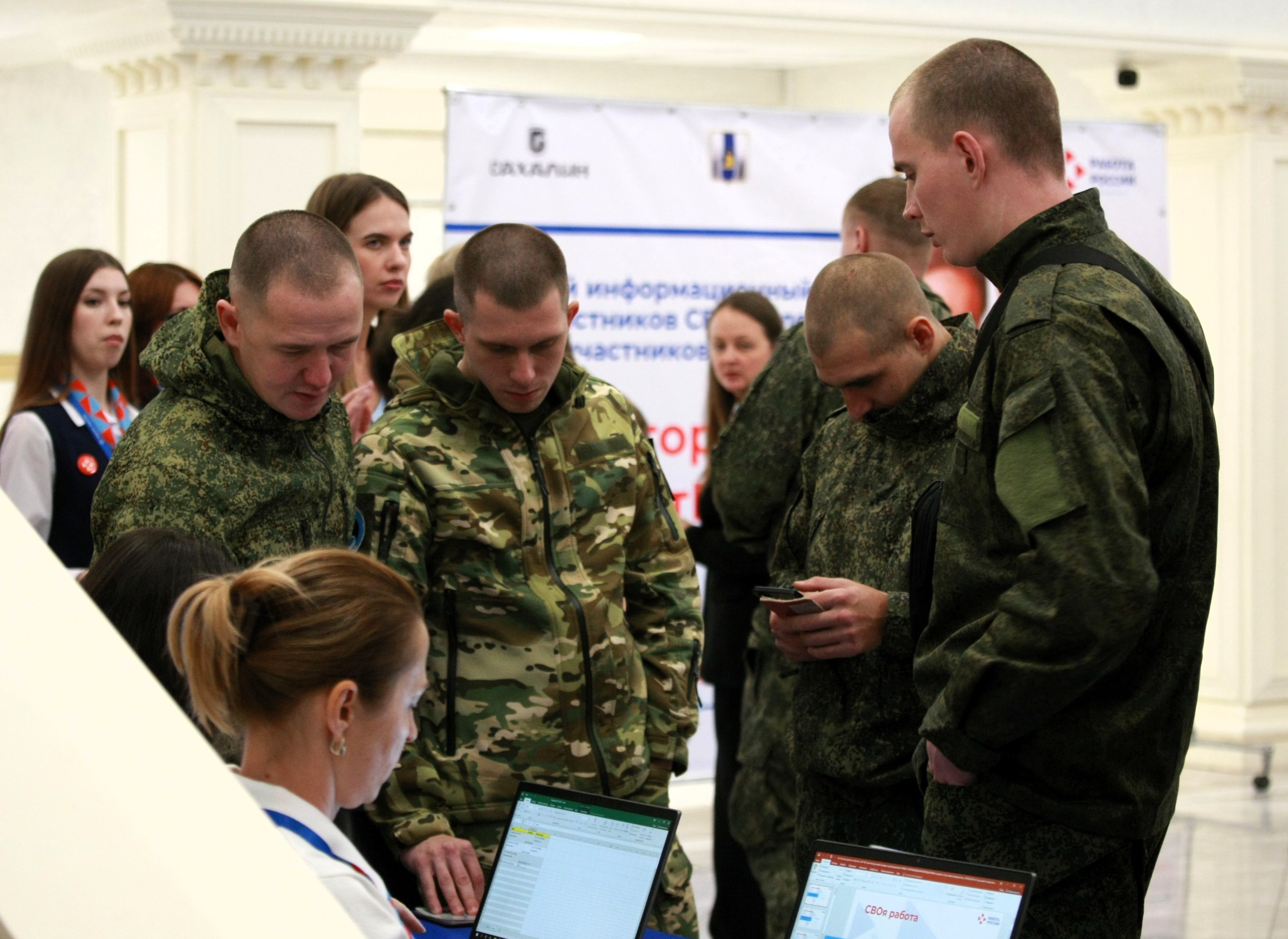 Более 250 вакансий предложили участникам СВО их близким на едином информационном дне на Сахалине