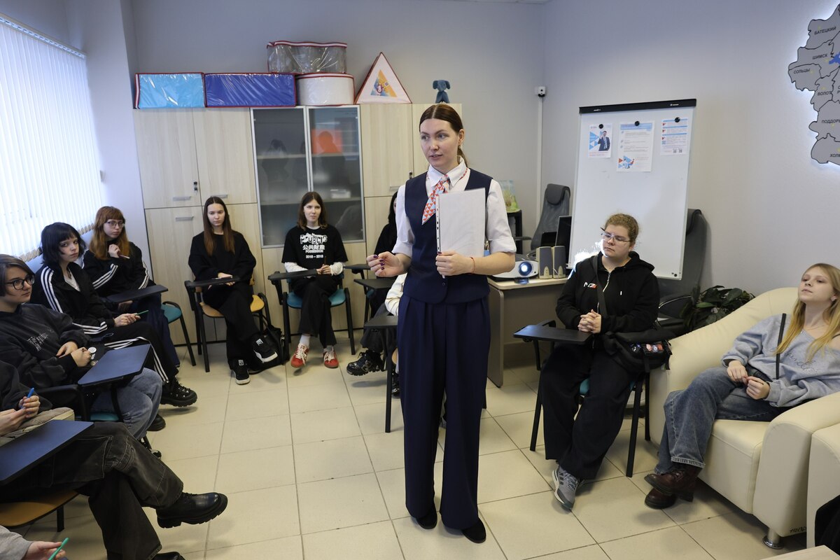 124 выпускника колледжей и вузов нашли в 2025 году работу благодаря Кадровому центру Новгородской области