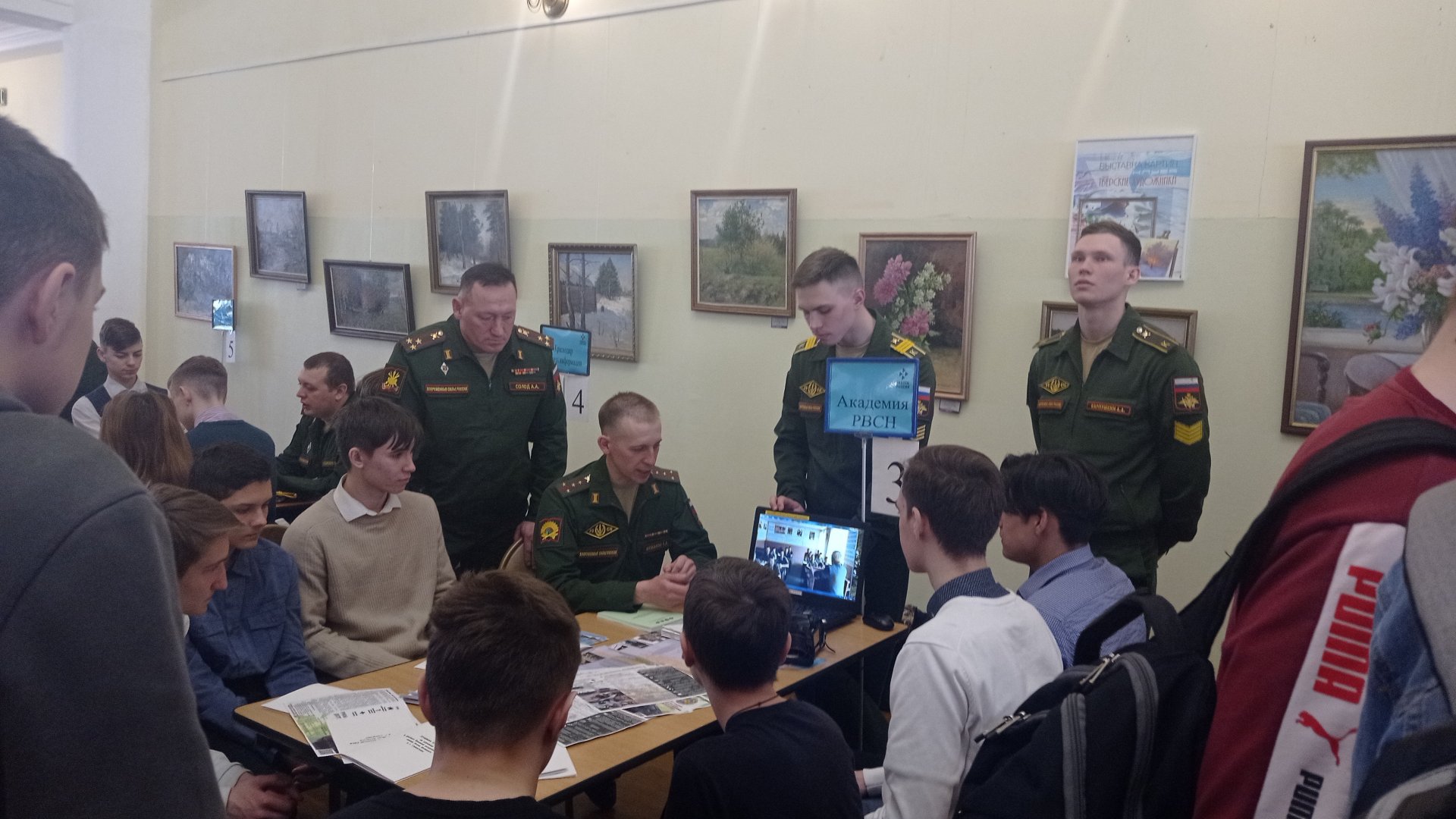 Около 200 старшеклассников тверских школ стали участниками акции «Выбери военную профессию!»