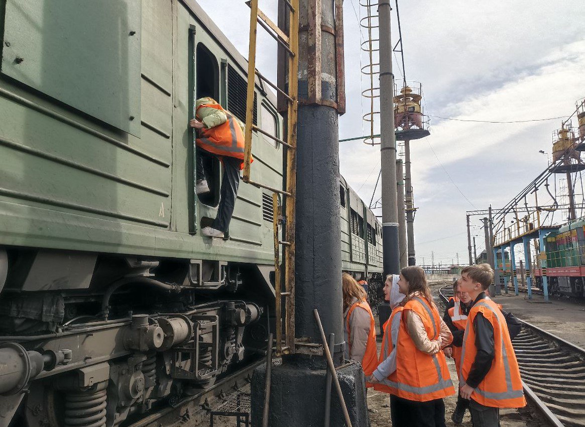 1,1 тыс. школьников и студентов ДНР в этом году приняли участие в организованных ЦЗН профтурах