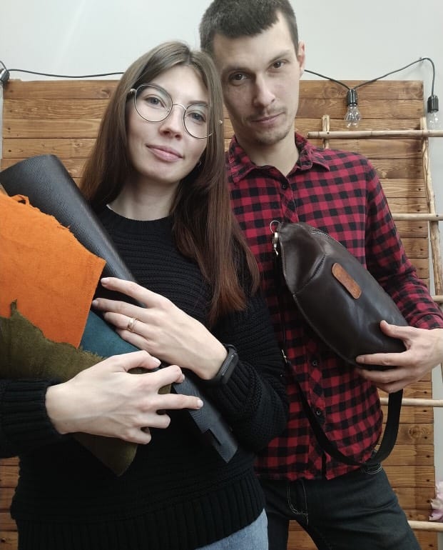 Из кожи вон… что получается. Жительница Вологодской области с помощью службы занятости открыла кожевенную мастерскую   