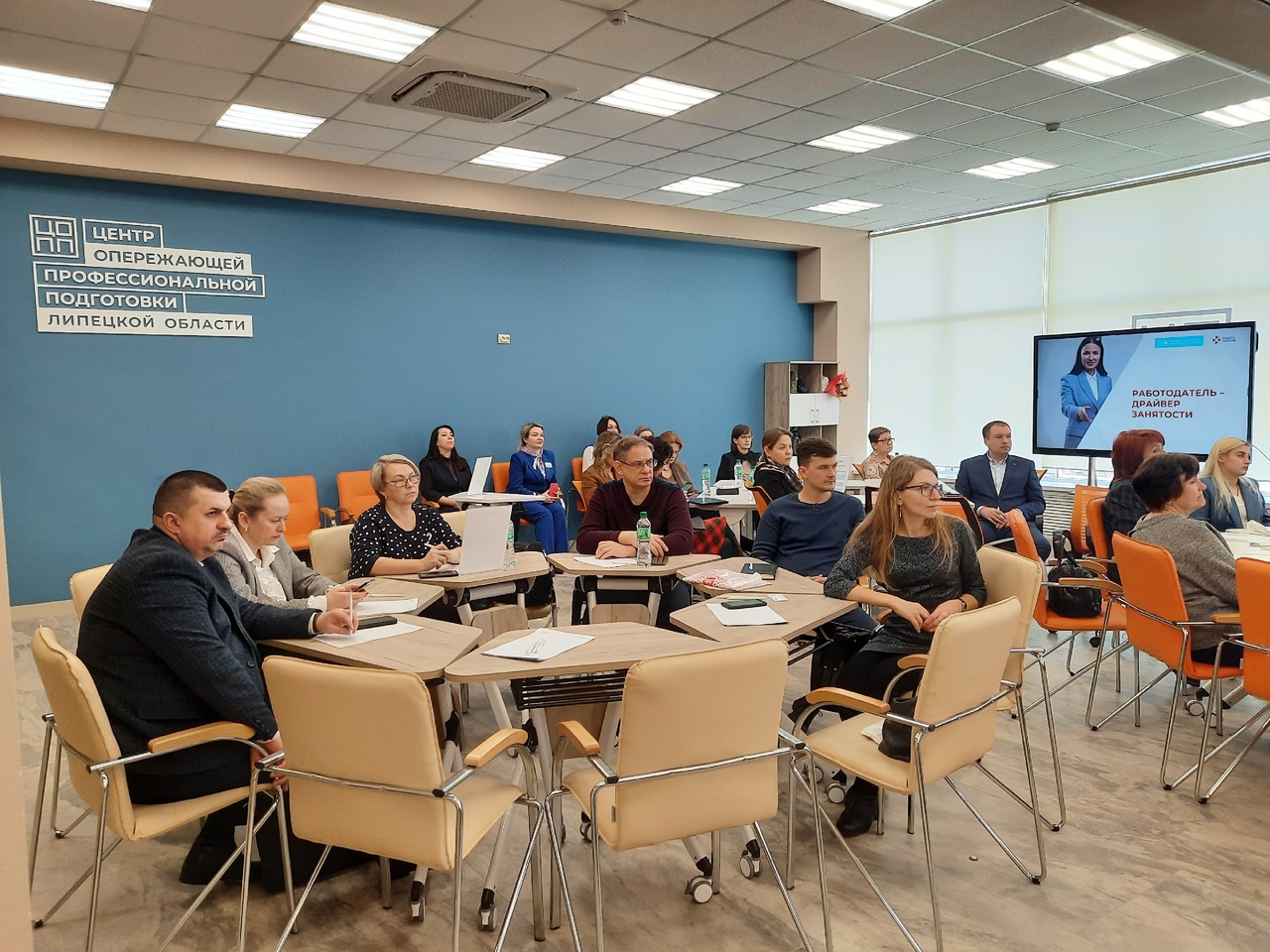 Работодатели Липецкой области рассказали выпускникам, каким специалистам готовы платить от 70 тыс. рублей
