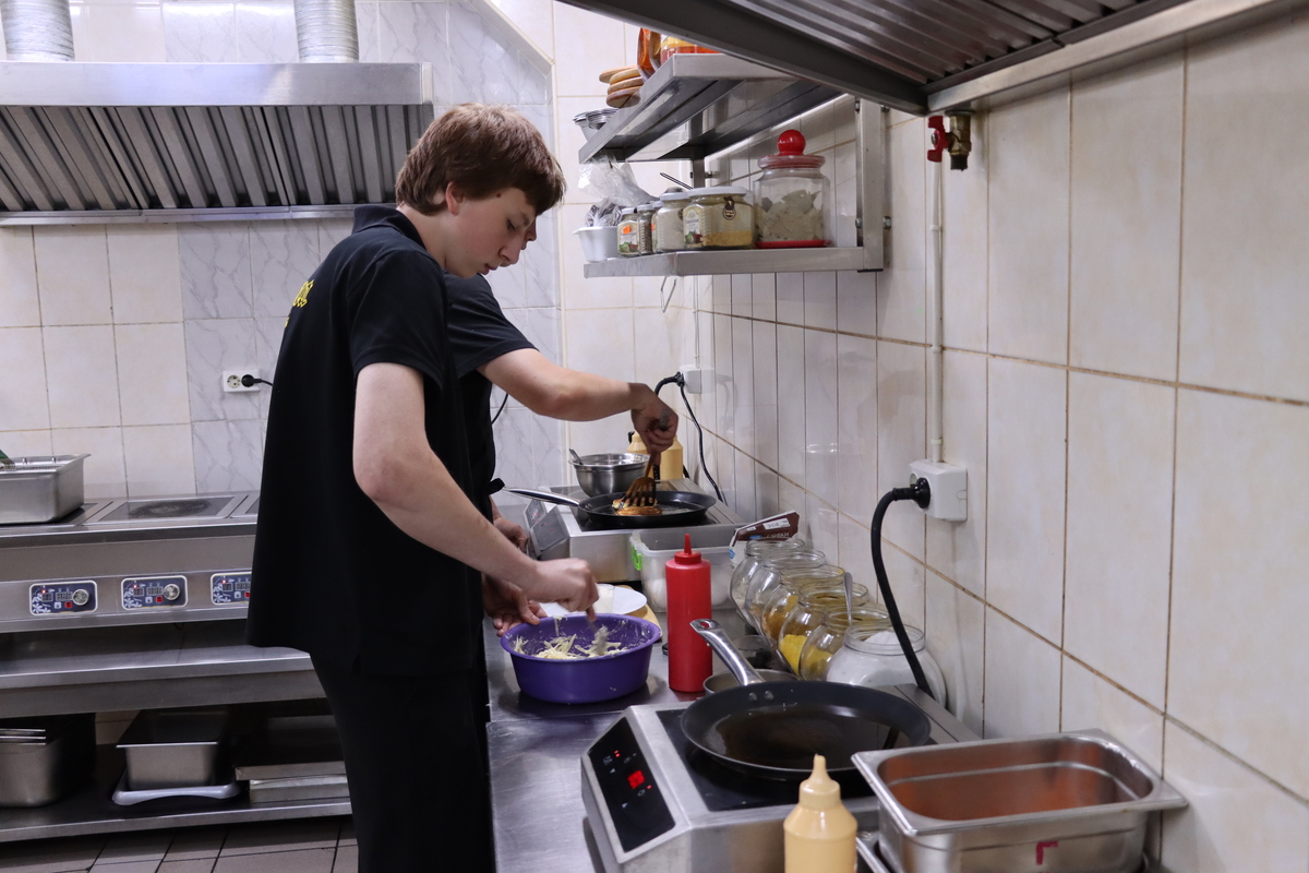 Каждую шестую вакансию для несовершеннолетних с начала лета закрыл Кадровый центр Запорожской области