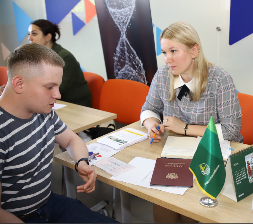 Соискатели с инвалидностью встретились с работодателями на специализированной ярмарке вакансий в Омске