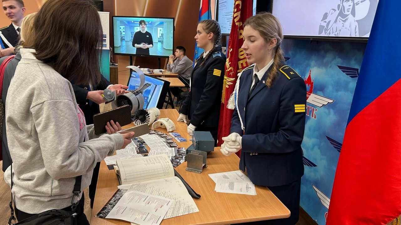 Более двух тысяч школьников Подмосковья узнали о востребованных профессиях на ярмарке учебных мест