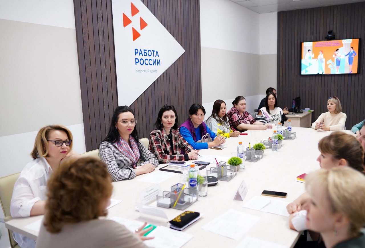Почти 500 участниц женских клубов при Кадровых центрах Оренбургской области нашли работу в этом году