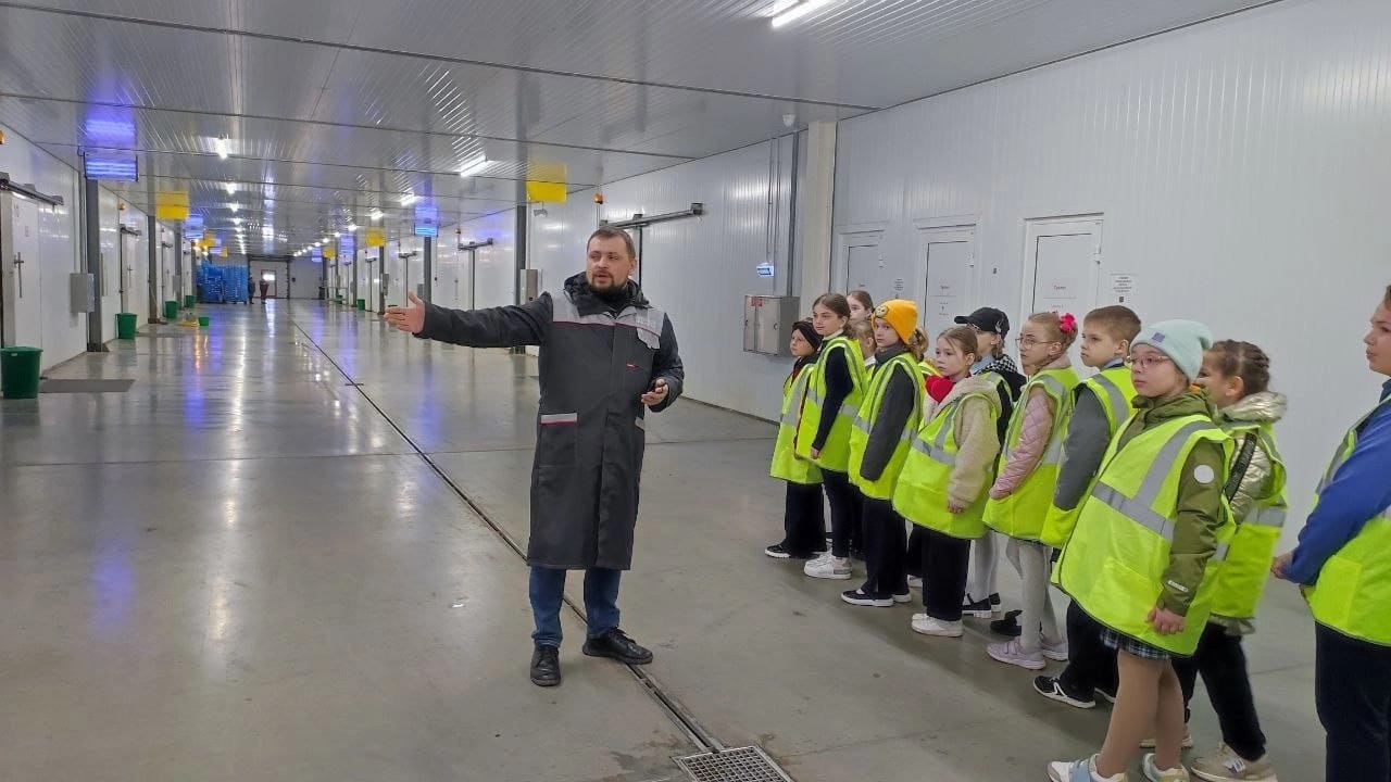 Воронежский ЦЗН организовал для третьеклассников профтур на предприятие по производству грибов