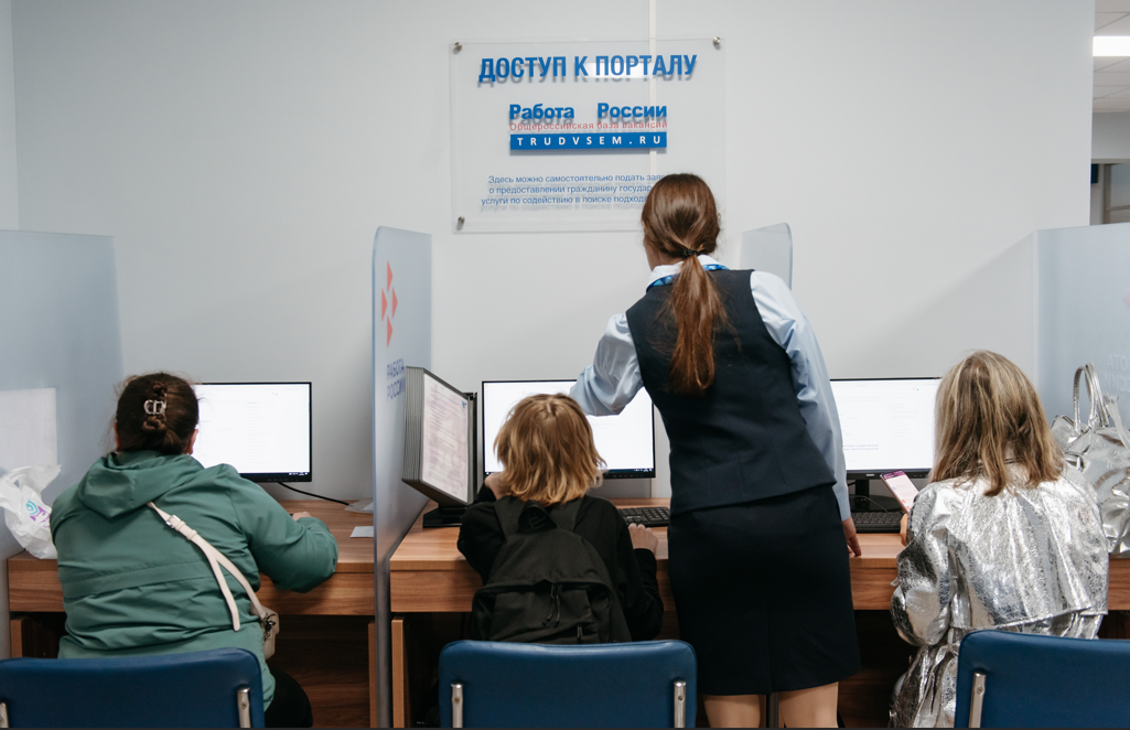 Более 4,9 тыс.подростков из Коми в этом году нашли временную работу с помощью Кадрового центра
