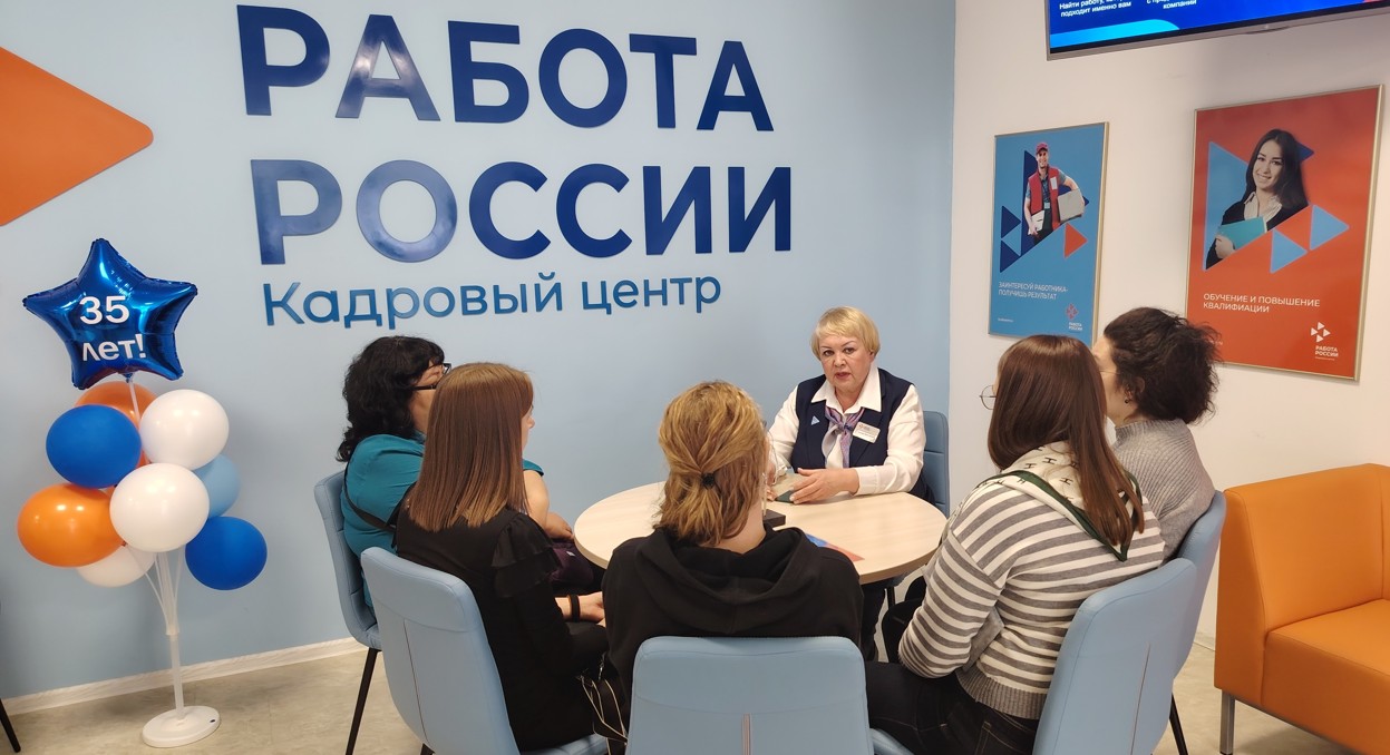 Более 1,7 тыс. сахалинцев и курильчан вышли на работу после профориентации в Кадровых центрах