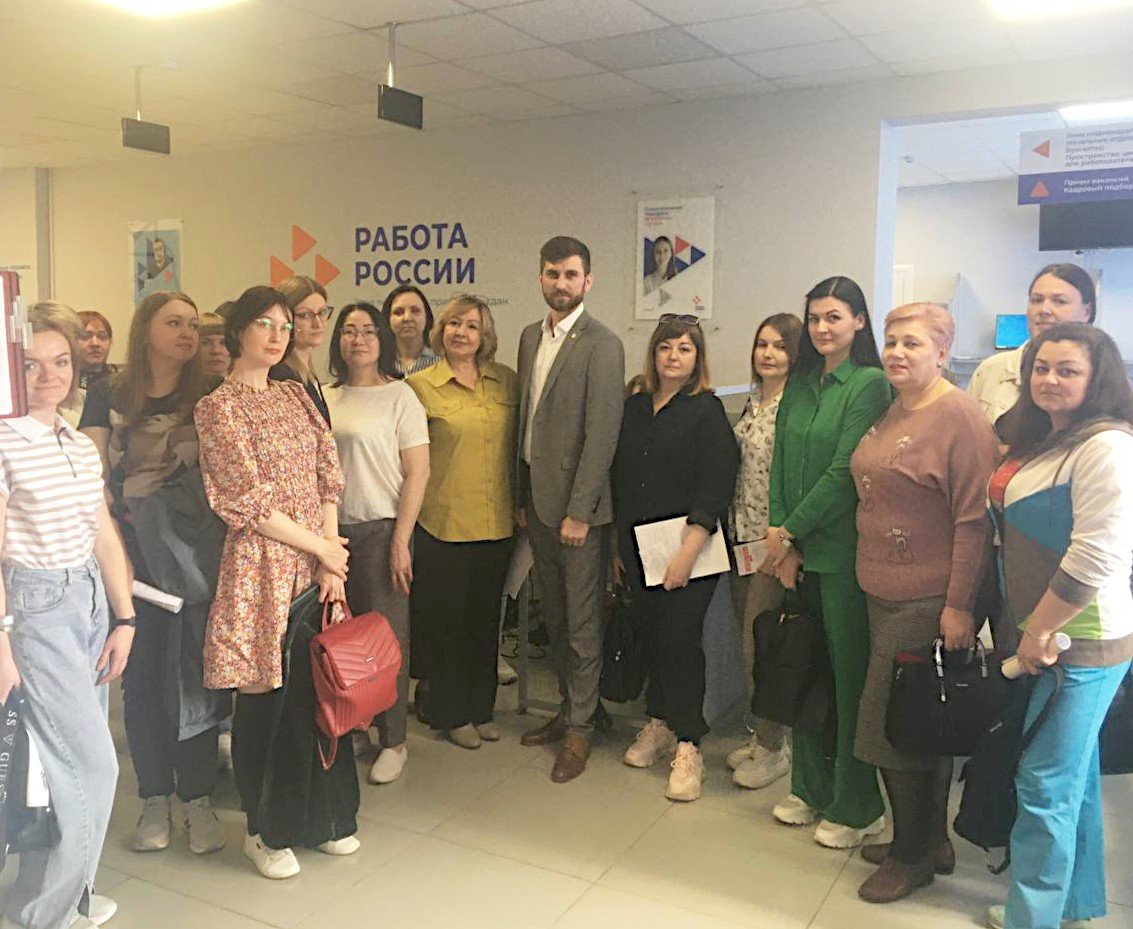 В Курске участницам женского клуба предложили работу в бюджетной сфере