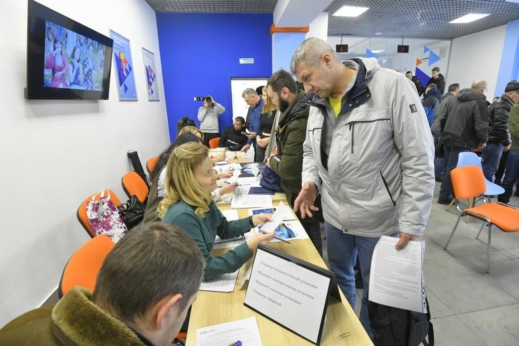 В Омской области успешно прошла первая ярмарка вакансий предприятий оборонно-промышленного комплекса